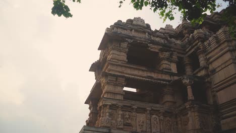 Pan-shot-of-a-Vishnu-temple-at-Gwalior-Fort-,-Madhya-Pradesh-India