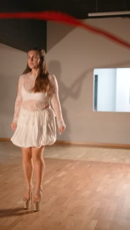 actuación de danza contemporánea en el estudio