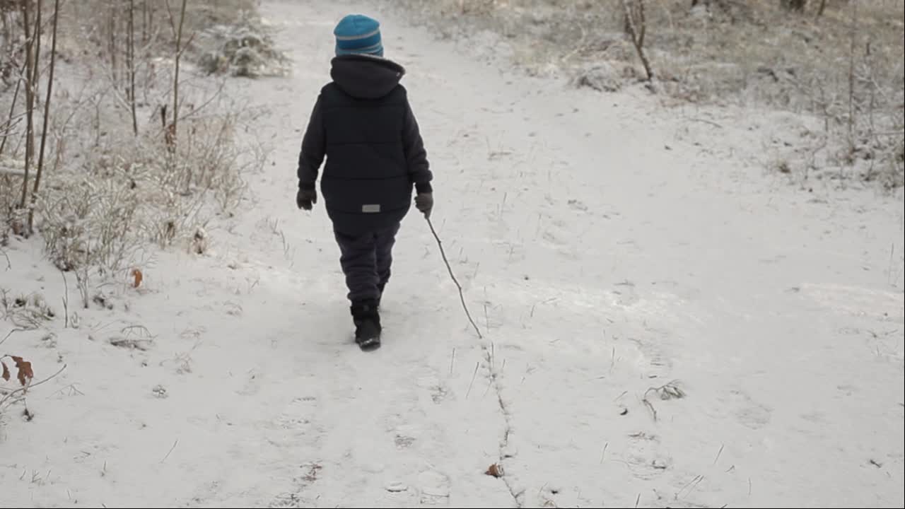 адвентный венок из иголок и свечей