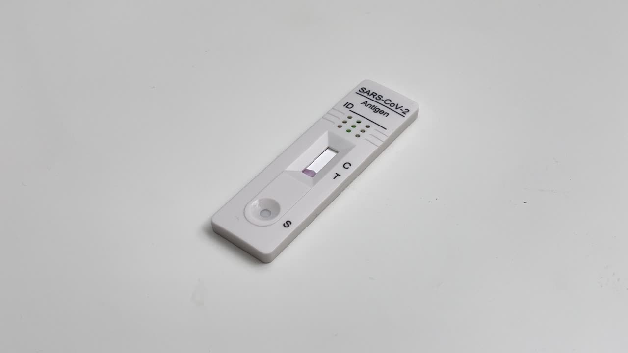 Performing COVID-19 antigen flow test