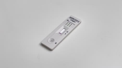 Performing-COVID-19-antigen-flow-test