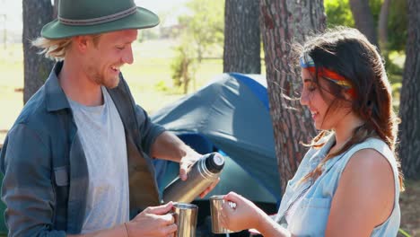 Pareja-Compartiendo-Café-4k