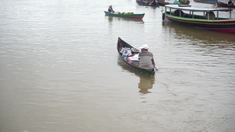 floating market in indonesia, lok baintan floating market