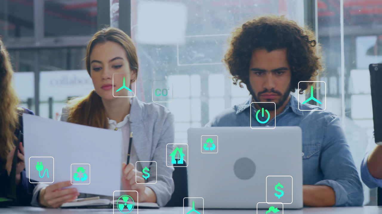 trabajar con documentos y portátiles, personas de negocios con iconos de sostenibilidad animación