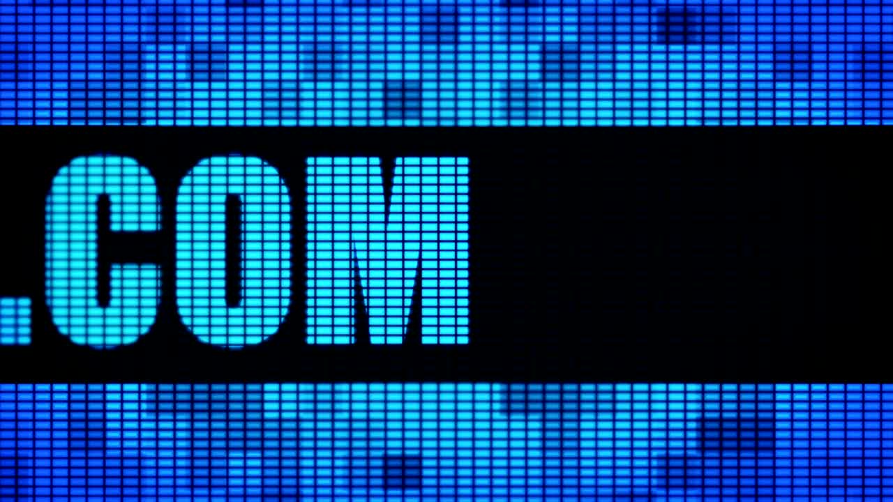 .com front text scrolling led wall pannel display sign board (panel de señalización de pantalla de pared con desplazamiento de texto)