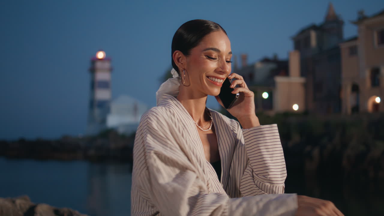 밤에 등대 에서 전화하는 여자