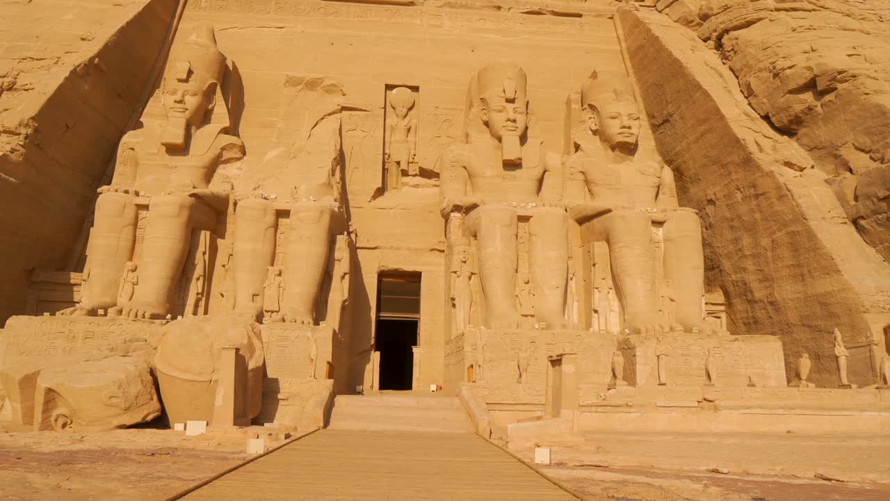 Mısır'daki Abu Simbel Tapınağı