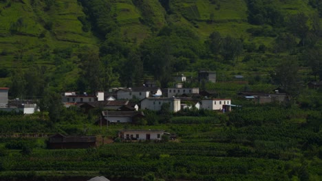 Imágenes-De-Drones-Del-Paisaje-Del-Pueblo-Rural-De-La-Montaña-China-De-Yunnan