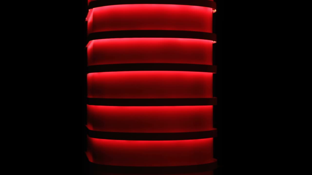 pared del escenario con luz de colores cambiantes