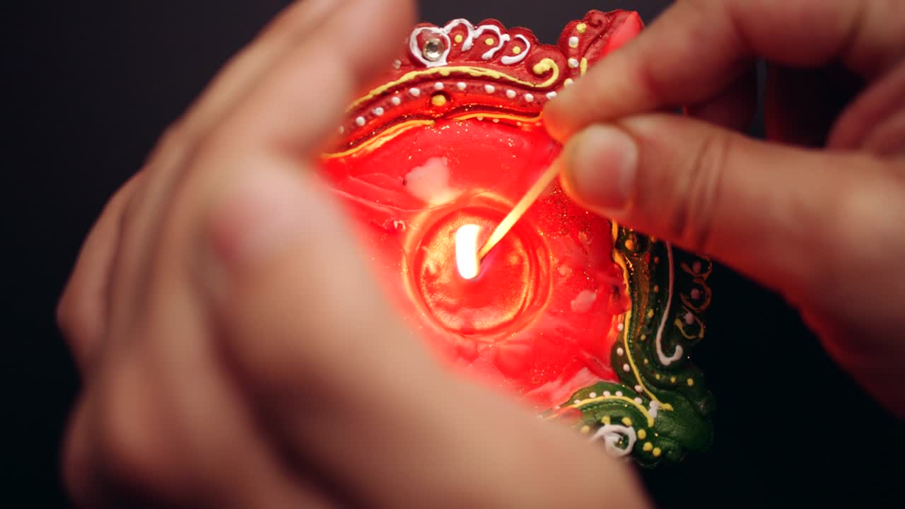 closeup de velas de cera diya para el evento de celebración de la fiesta del festival de diwali