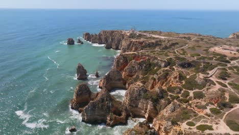 senderos de arena sinuosos por encima de los afloramientos rocosos puntos de observación en ponta da piedade lagos algarve portugal