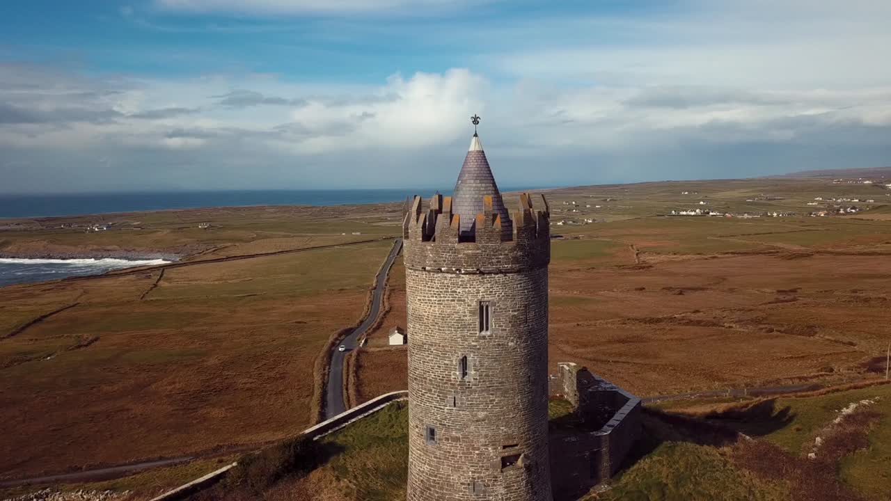 doonagore en el pueblo de doolin, irlanda