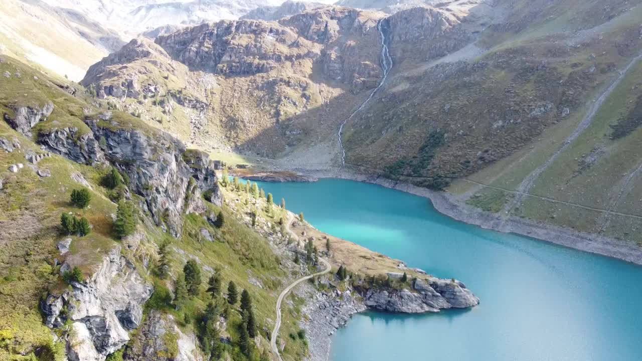발레(valais)의 아름다운 락 드 클레종(lac de cleuson)의 새 보기