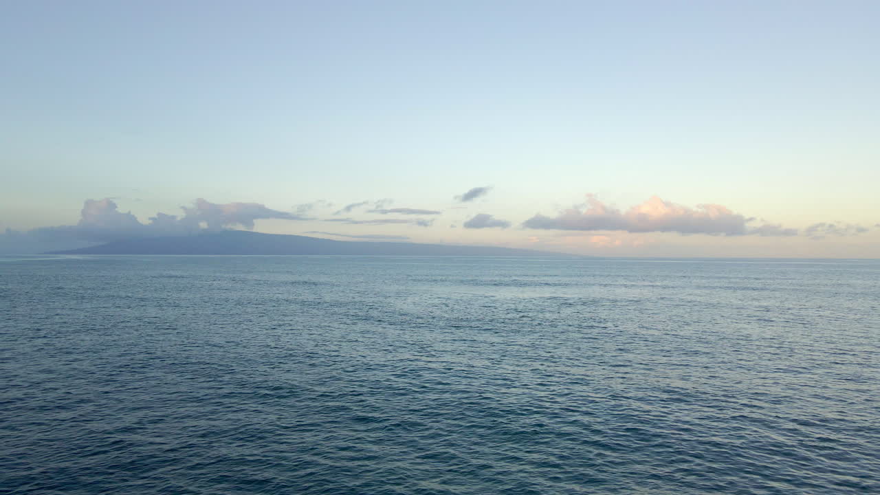 하와이 섬의 태평양 위로 고요한 일몰