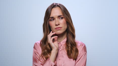 Thoughtful-woman-posing-in-studio.-Businesswoman-thinking-problem-solution