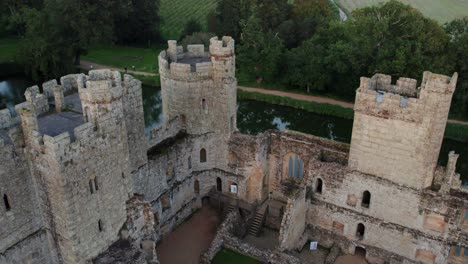 Torres-Del-Castillo-Medieval-Y-Vista-Aérea-De-Drones-De-Fortaleza