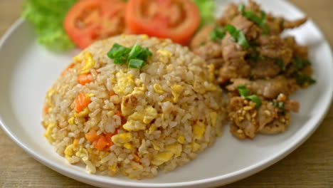 arroz frito con cerdo a la parrilla