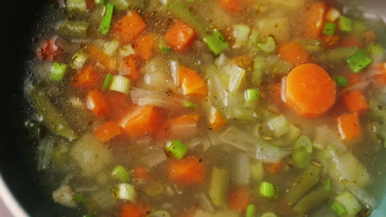 sopa de verduras abundante