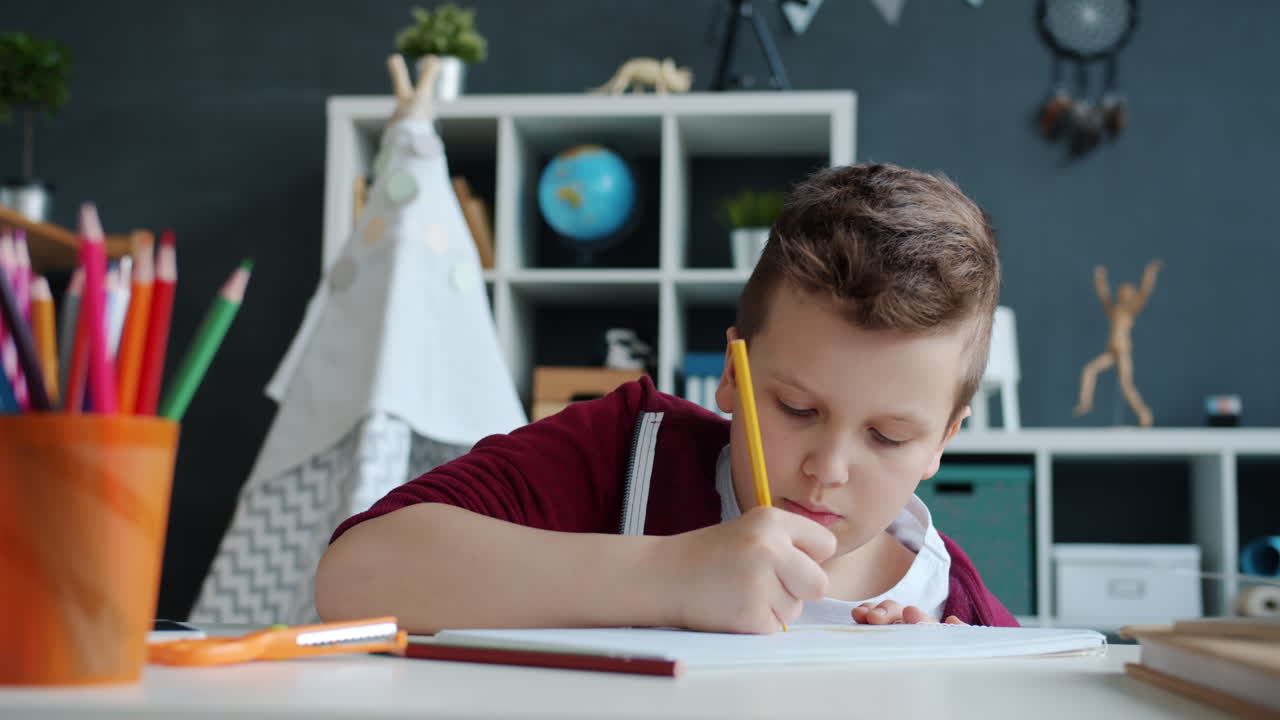 dibujo infantil en el hogar
