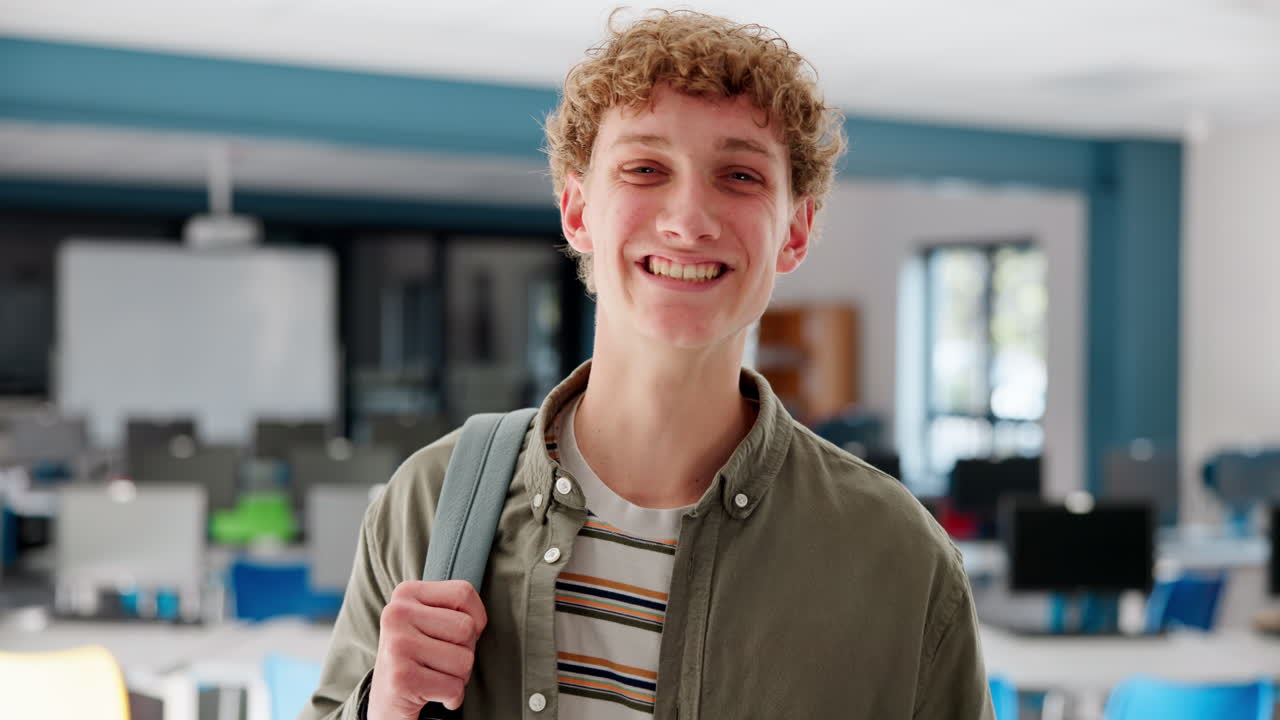 estudiante en un salón de clases