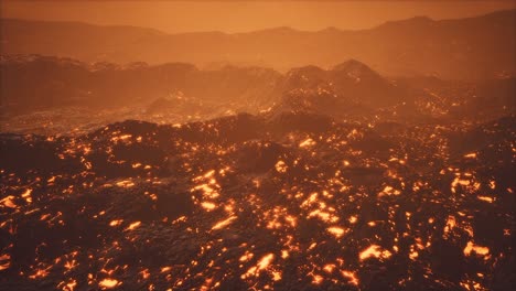 campos de lava y colinas en un volcán activo