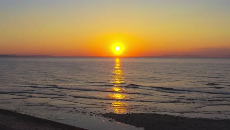 Findhorn-Beach-In-Großbritannien,-Wundervoller-Blick-Auf-Den-Sonnenuntergang-An-Einem-Ruhigen-Sommertag,-Statisch