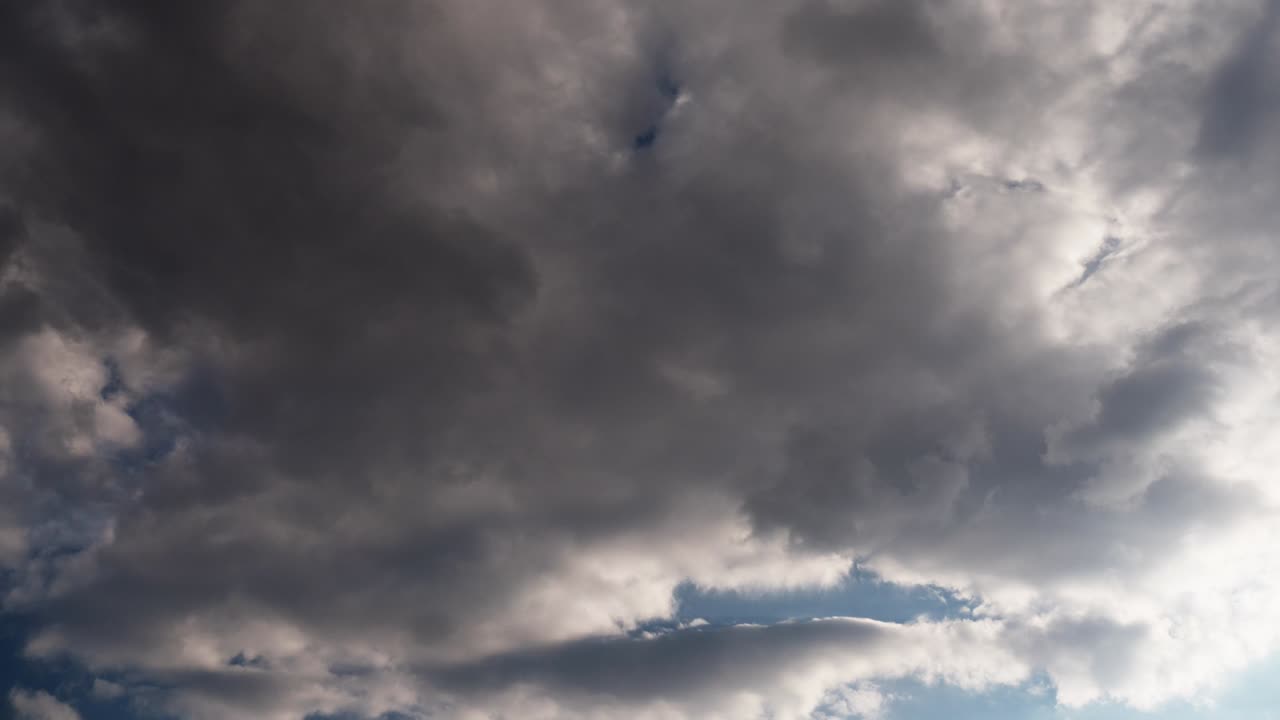 Looping 4K Clouds time lapse