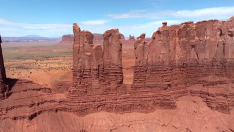 Antena-4K-De-Monument-Valley,-Utah,-EE.UU.---Agosto