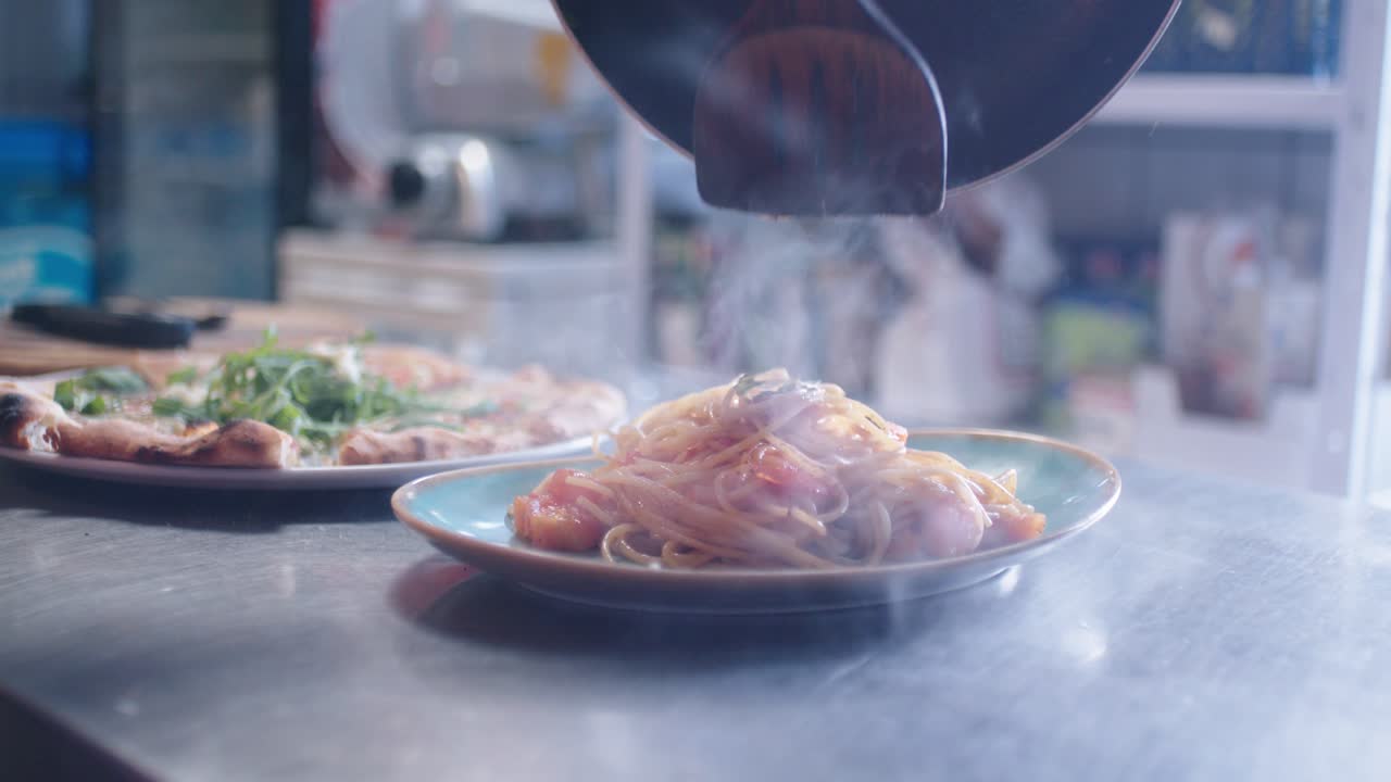 카운터 탑에서 구멍 식사 제공