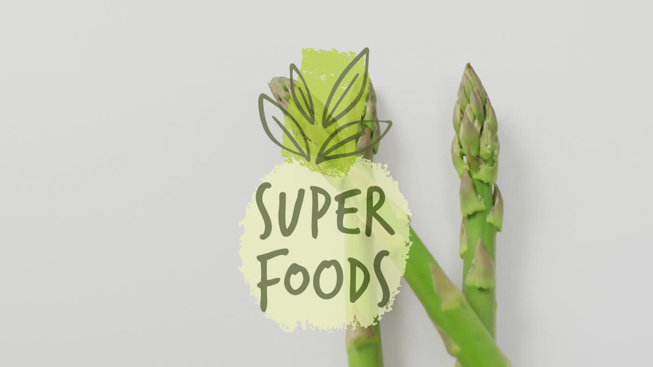 슈퍼 푸드 텍스트와 아스파라거스 스피어스 위의 잎 애니메이션