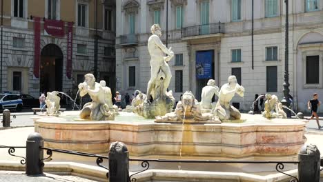 fontana del moro por giacomo della porta, piazza navona en roma, italia