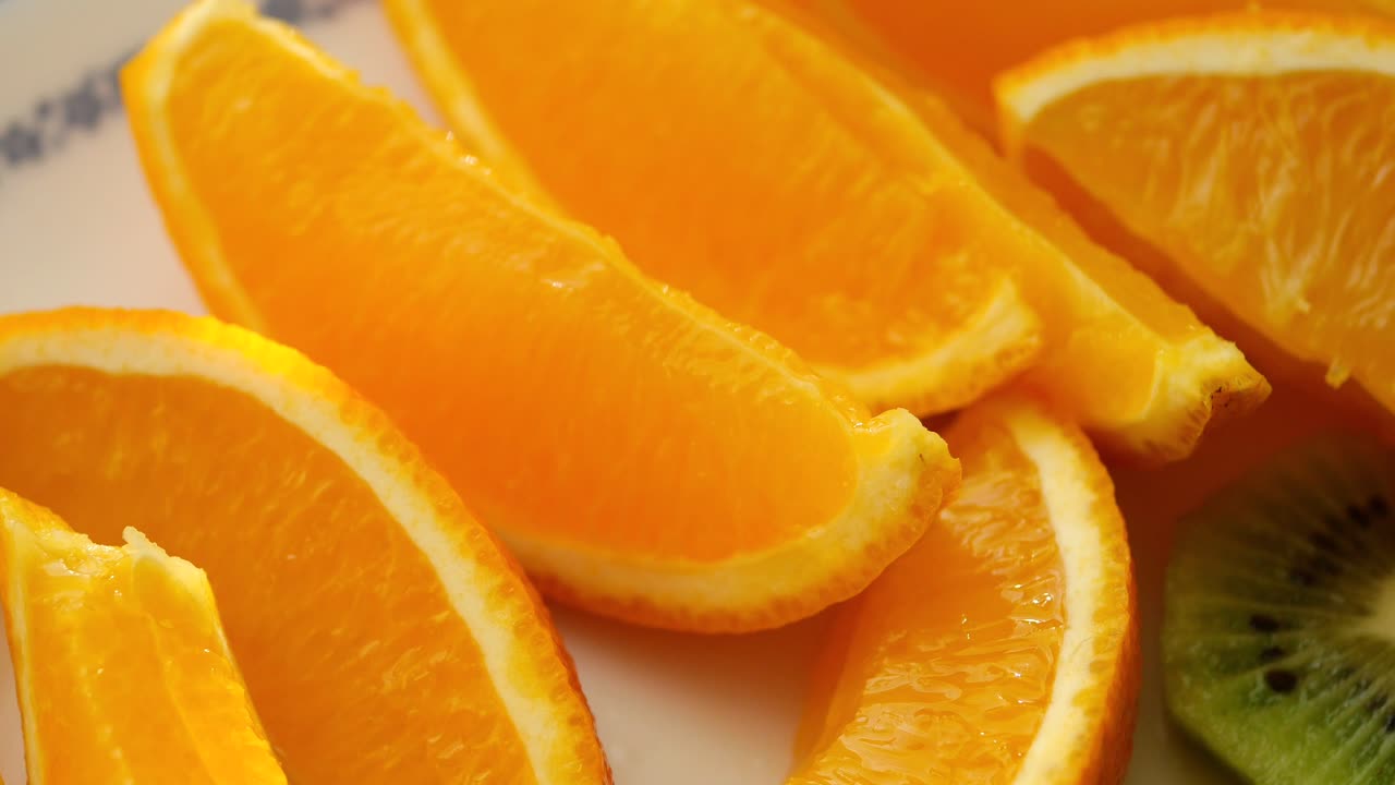 Orange and Kiwi Fruit Slices
