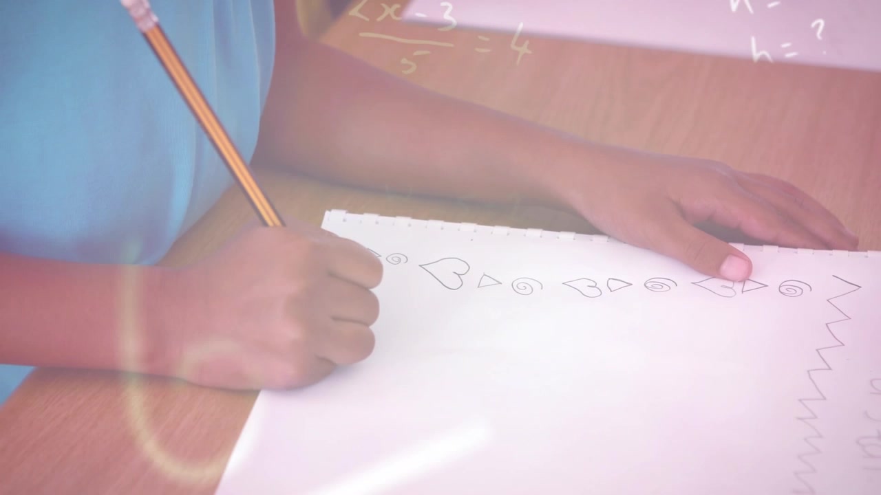 Animasyonlu Matematik Denklemleriyle Deftere Yazan Öğrenci
