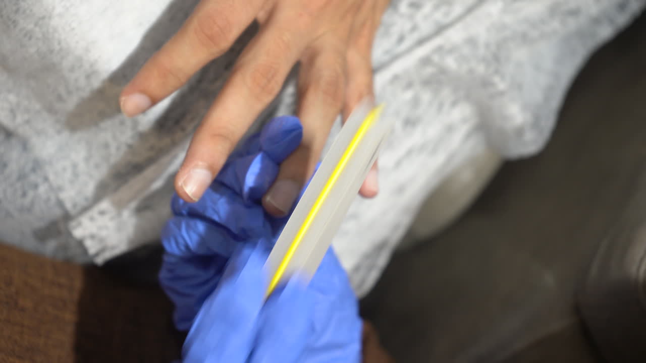 limpieza de uñas de pulido de uñas