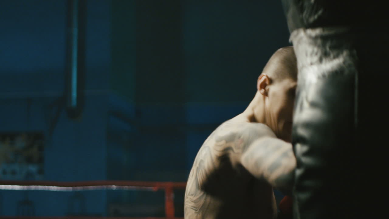 체육관에서 복서 훈련