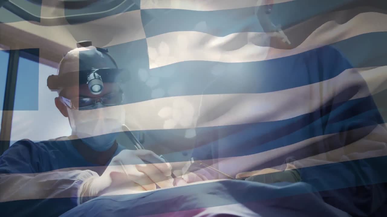 animación de la bandera de grecia ondeando sobre los cirujanos con máscaras faciales
