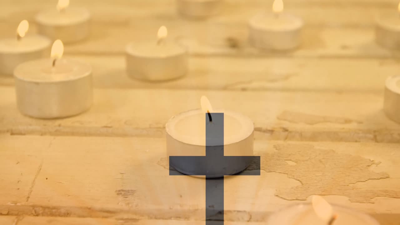 불타는 차등 위에 검은 십자가 모양의 비디오