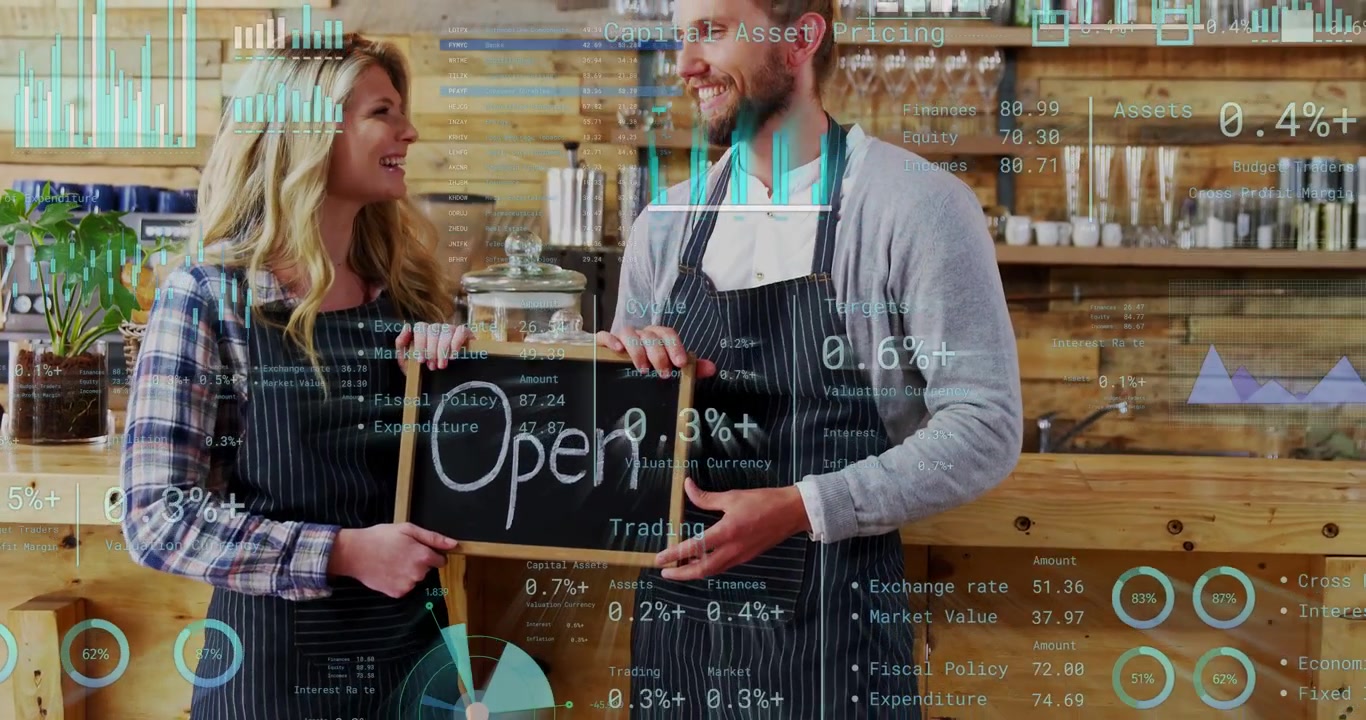 Ladenbesitzer stellen das „Open“-Schild ein und lächeln, öffnen den Laden, während Finanzdiagramme den Tresen überlagern.