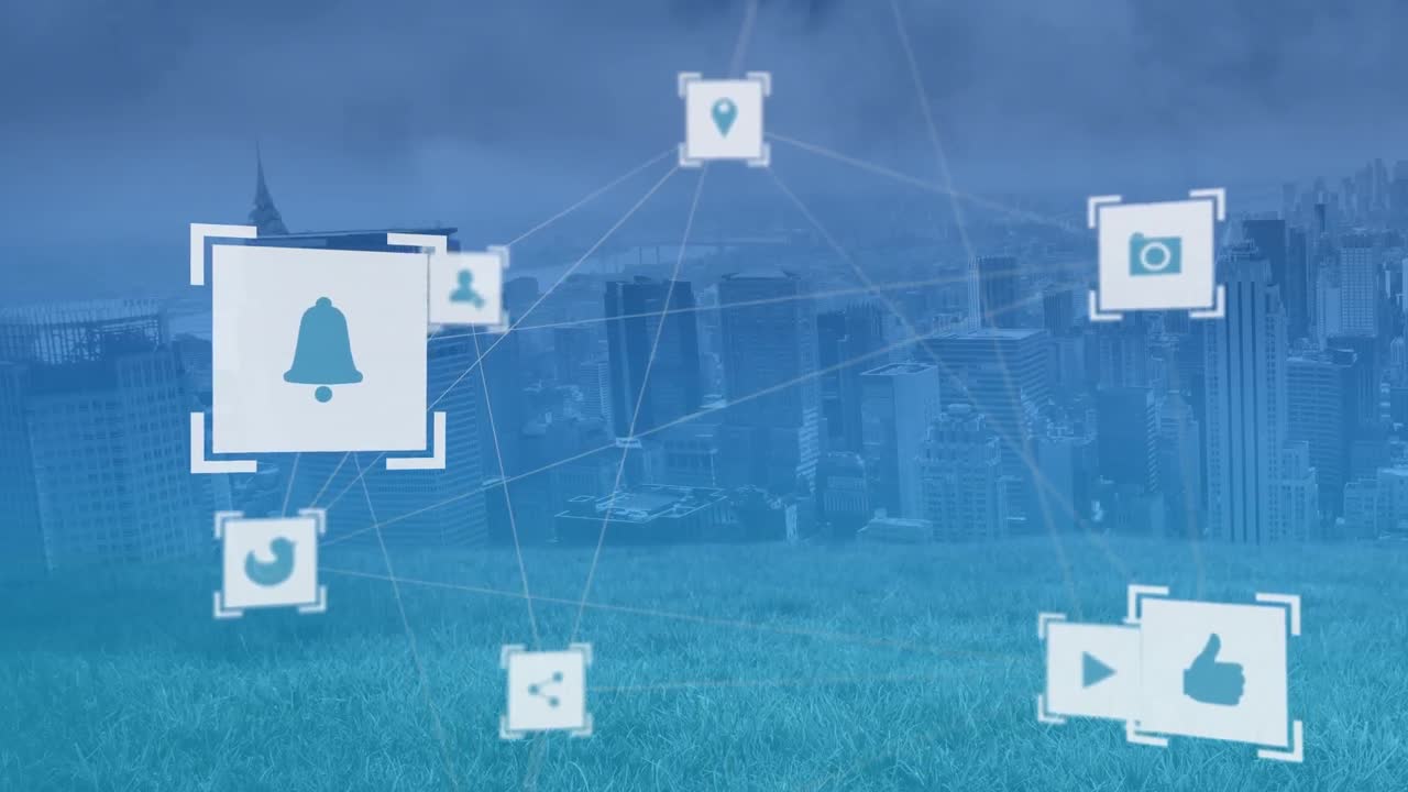 도시 풍경 위의 소셜 미디어 아이콘 네트워크의 애니메이션