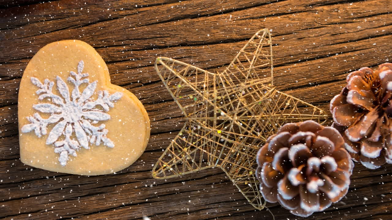 크리스마스 장식과 함께 내리는 눈