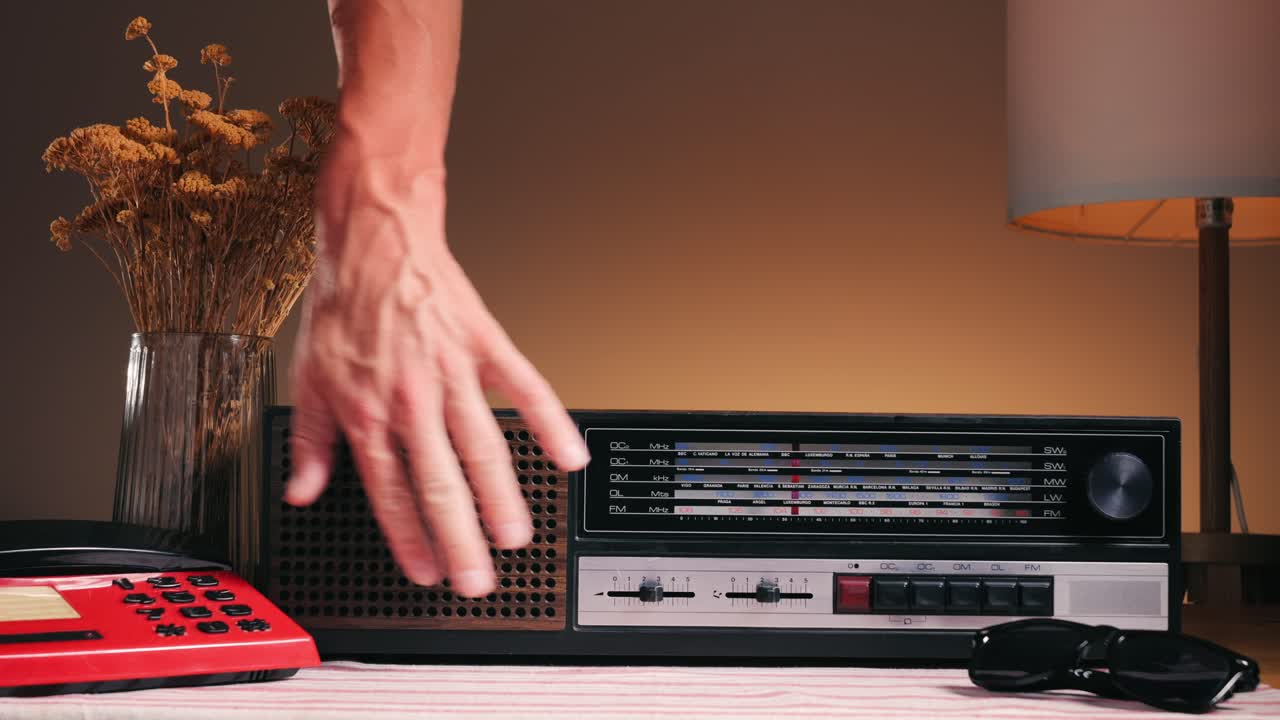 Old Retro AM FM Radio with tubes, Hand Changing stations , bulb vintage music player.