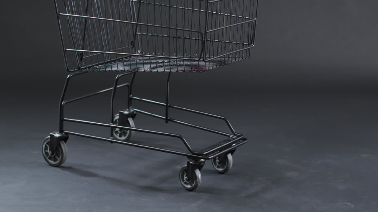Video di carrello della spesa con spazio per il testo su sfondo grigio.