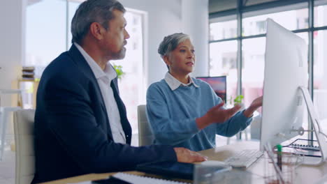 gente de negocios, ancianos y equipo en la computadora