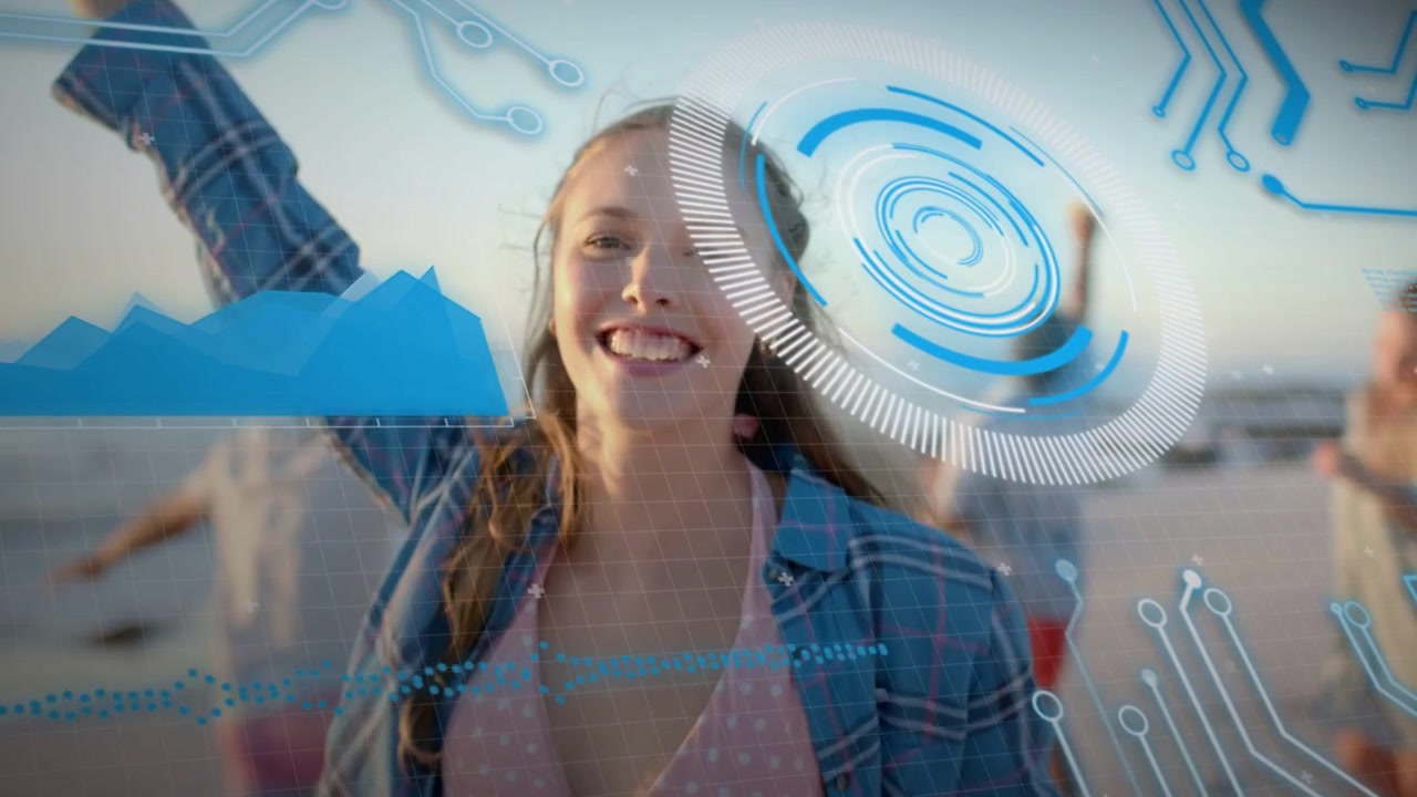 Donna che alza un braccio su una spiaggia al tramonto, avviando un HUD olografico che si anima intorno alla testa, promuovendo la tecnologia