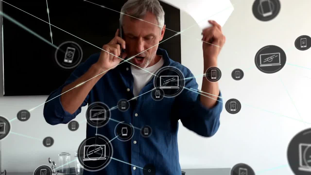 animación de una red de iconos digitales contra un anciano caucásico enojado hablando en su teléfono inteligente