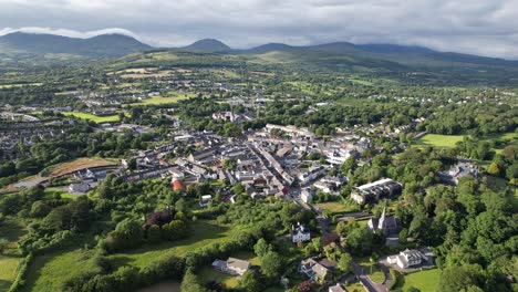 Kenmare-Ciudad-Condado-Kerry-Irlanda-Drone-Vista-Aérea