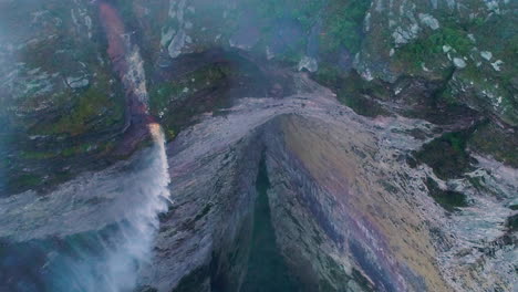 vista aérea desde la cima de la cachoeira da fumaça, chapada diamantina, bahía, brasil