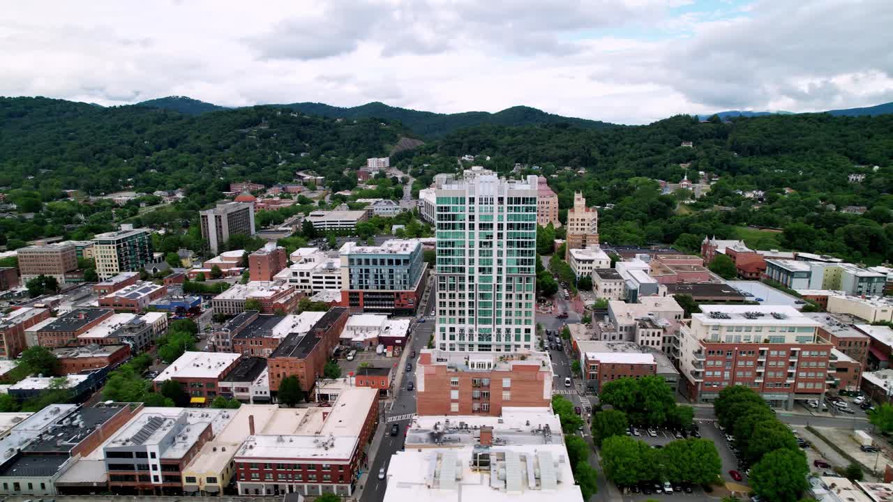노스캐롤라이나 애슈빌 nc 스카이라인을 지나는 공중 팬