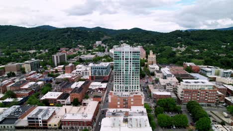 panorámica aérea más allá del horizonte de asheville nc, asheville carolina del norte