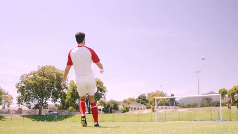 Fußballspieler,-Der-Den-Ball-Tritt